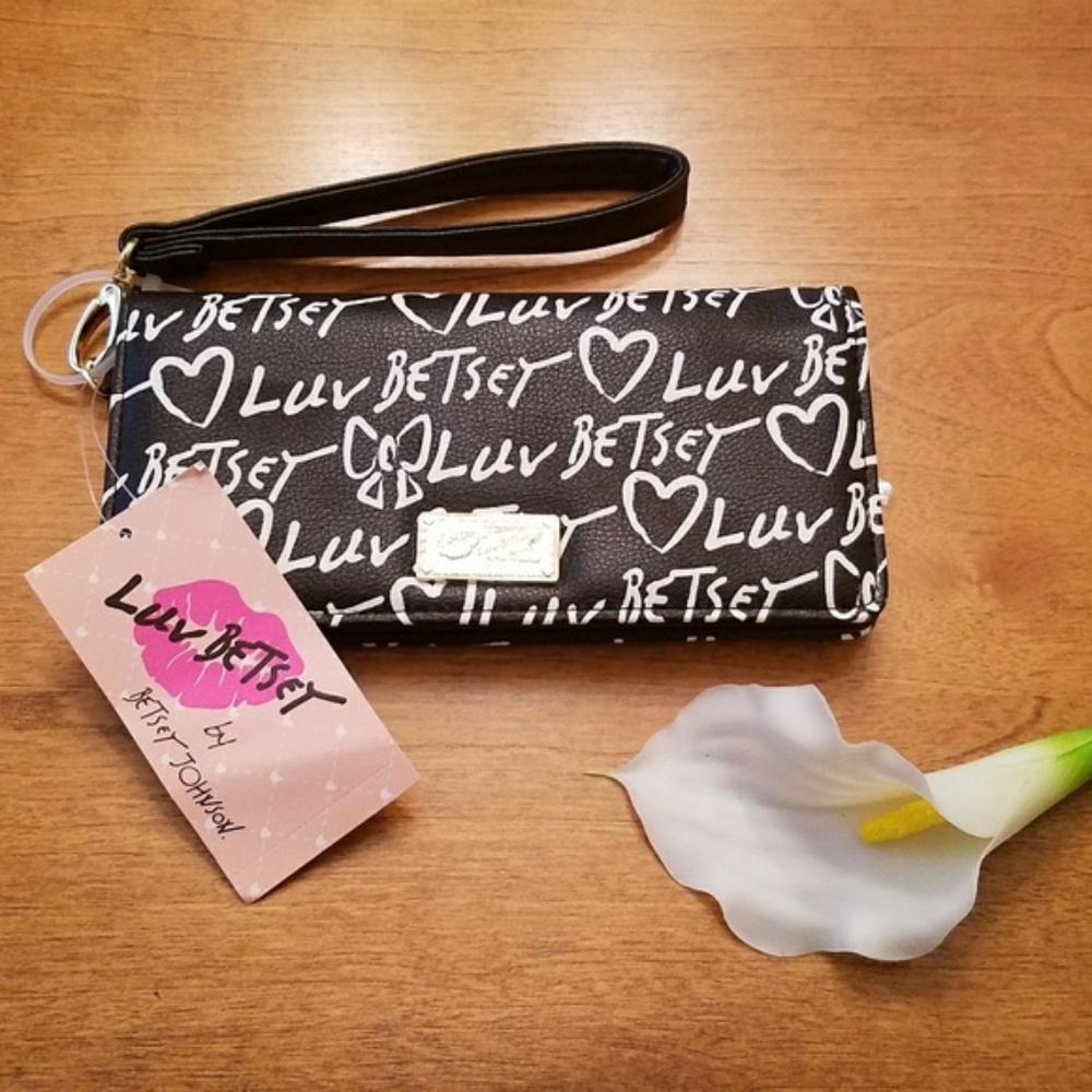 Betsey Johnson signature wristlet black and white